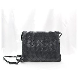 Bottega Veneta Kleine Dust Crossbody Bag Intrecciato in Schwarz
