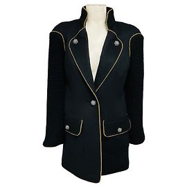 Chanel Schwarze 2015 Paris Salzburg Runway Jacke mit Gripoix-Knöpfen und Goldakzenten