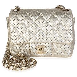 Chanel Mini Square Flap Bag aus perforiertem Lammleder in Hellgold-Metallic