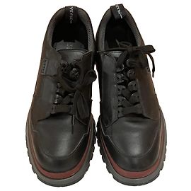 Sapatos Prada em pele preta