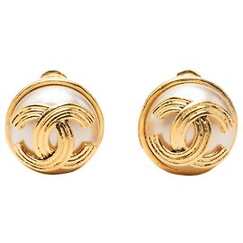 Orecchini a clip rotondi Chanel Gold CC placcati oro con perle finte