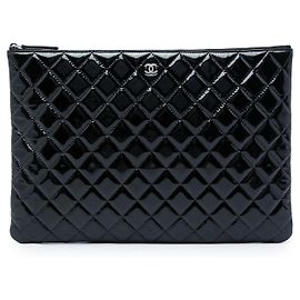Clutch Chanel Black Large Quilted Patent O Case