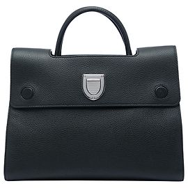 Sac Diorever Dior en cuir de veau grainé noir taille Medium