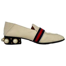 Mocassini Gucci Peyton con perle sintetiche in pelle bianca