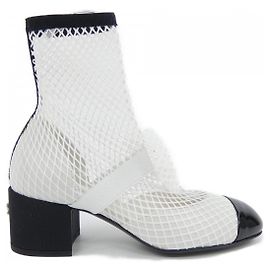 Botines Chanel Mary Janes de malla, gamuza, piel de cabrito y charol