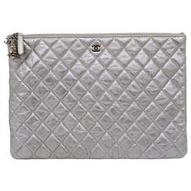 Chanel Caviar Silver CC Logo Steppclutch Large Series