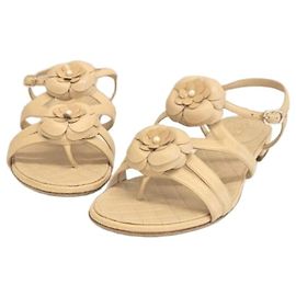 Chanel Sandali a infrascarpa Camellia Beige