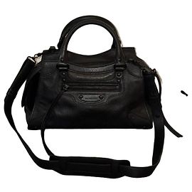 Balenciaga Neo Classic City in pelle martellata nera