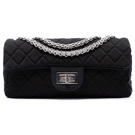 Borsa a tracolla Chanel Reissue 2.55 Bijoux East West in nylon matelassé nero