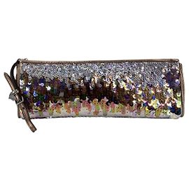 Miu Miu Pochette da polso con zip in pelle rosa metallizzato e paillettes multicolore
