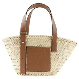 Loewe Bucket Bag aus Raffia und Kalbsleder