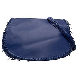 Borsa crossbody Bottega Veneta in nappa blu con rifiniture Intrecciato e frange whipstitch
