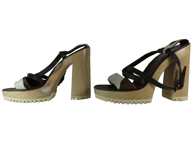 Sandalias de Plataforma Miu Miu de Piel con Estampado de Vaca Marrón Blanco - vista 2