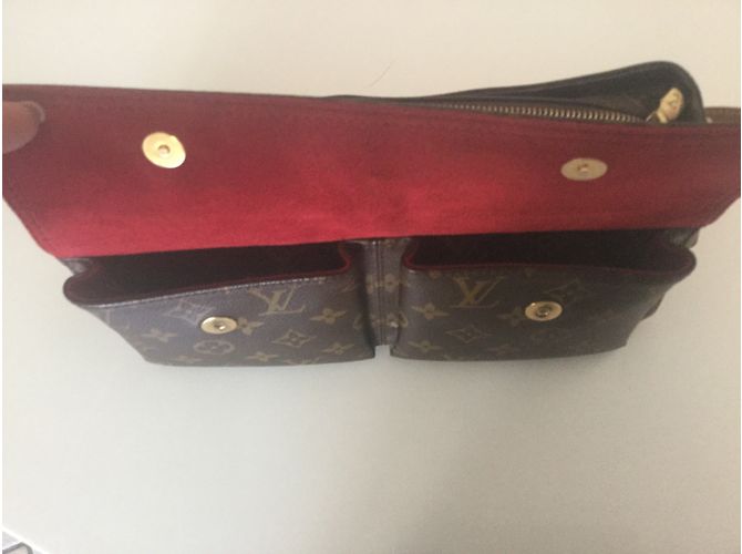 Borsa a tracolla Louis Vuitton rossa in Alcantara - vista 3