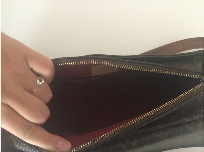 Borsa a tracolla Louis Vuitton rossa in Alcantara - vista 5