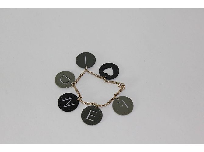 Bracciale Fendi oro con charm verde e nero - vista 3