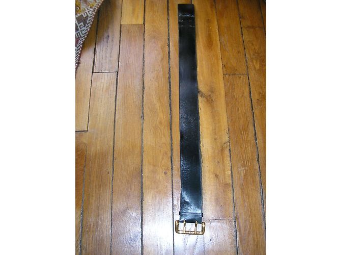 Cinturón Chanel de cuero negro con hebilla dorada - vista 5