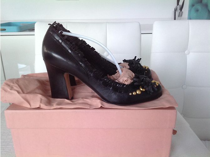 Décolleté Miu Miu Nere in Pelle con Borchie e Frange Nero - vista 3