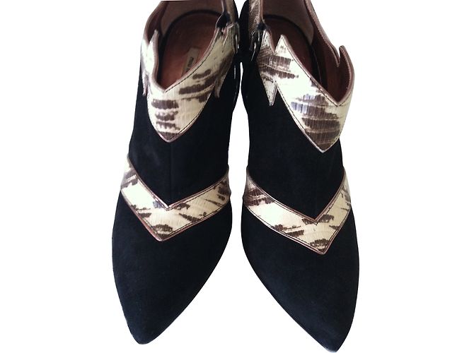 Botas de tornozelo Miu Miu em camurça preta e couro estampado 37,5 Preto - vista 2