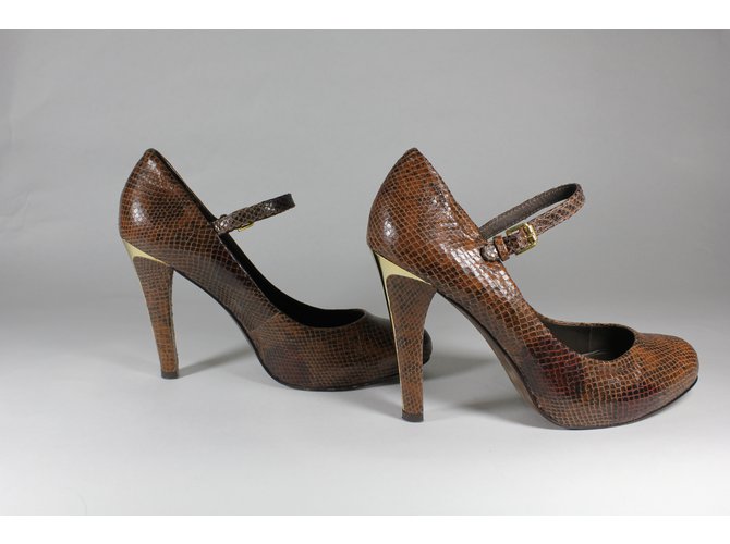 Zapatos Mary Jane Bcbg Max Azria piel marrón efecto pitón - vista 3