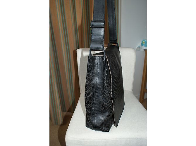Borsa Messenger Bottega Veneta in pelle nera Nero - vista 6