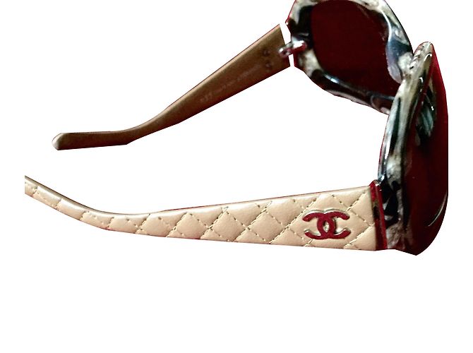 Chanel Sonnenbrille aus beige gestepptem Leder - Ansicht 2