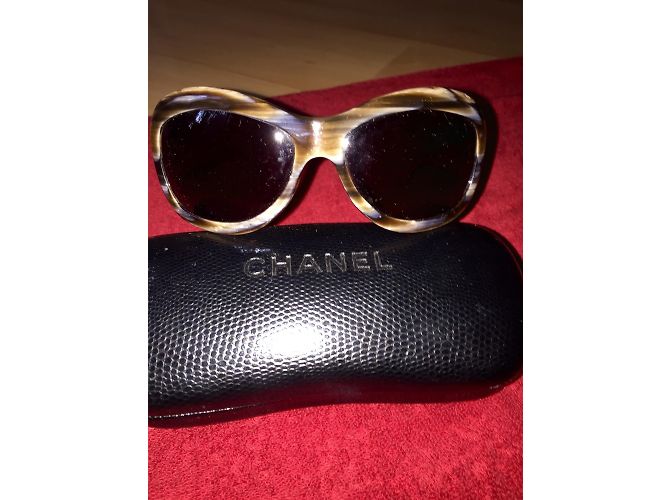 Chanel Sonnenbrille aus beige gestepptem Leder - Ansicht 3