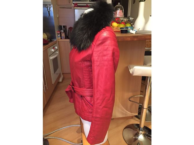 Autre Marque Intuition rote Lederjacke mit abnehmbarem Pelzkragen - Ansicht 9