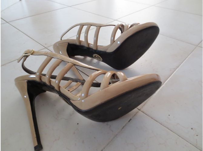 Roberto Cavalli Sandalen Beige Lackleder Absatz 10cm - Ansicht 3