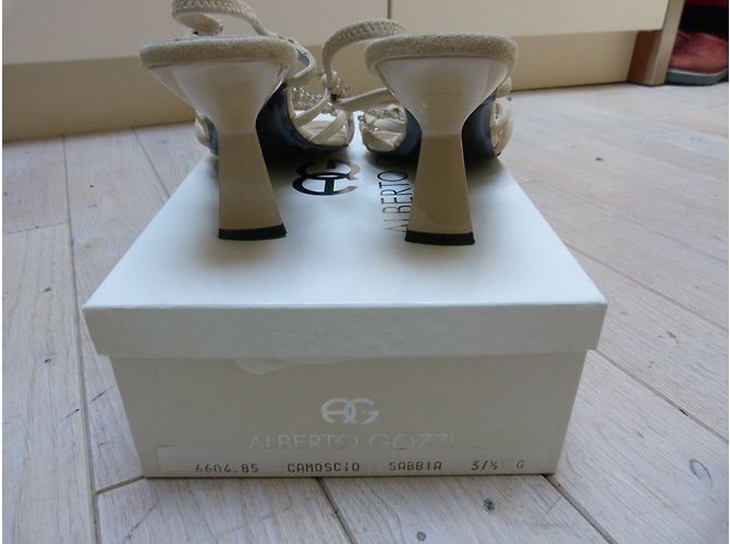 Autre Marque Sandali Alberto Gozzi in pelle beige con perle - vista 5