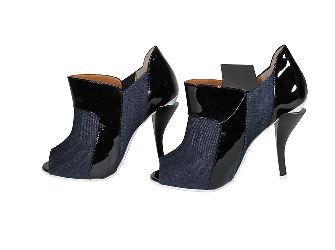 Stivaletti Fendi in vernice e denim aperti sul davanti Nero Blu - vista 2