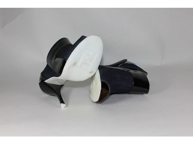 Stivaletti Fendi in vernice e denim aperti sul davanti Nero Blu - vista 4