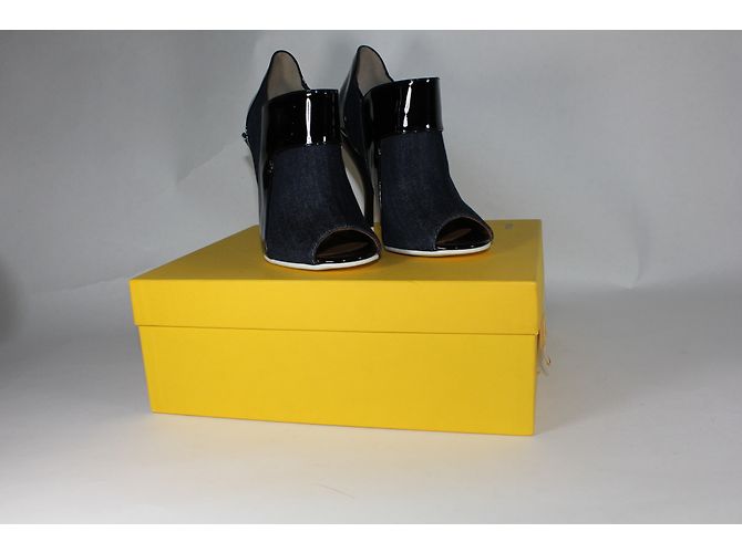 Stivaletti Fendi in vernice e denim aperti sul davanti Nero Blu - vista 5
