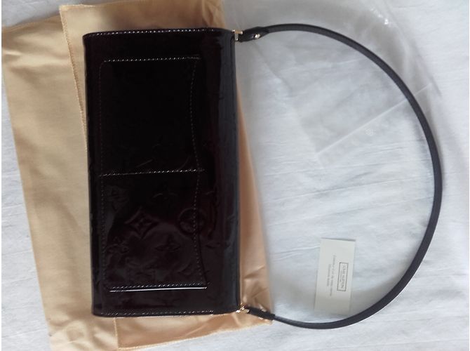Louis Vuitton Rossmore Cartera de Charol Amaranto - vista 10