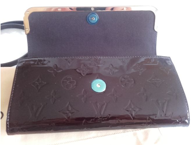 Louis Vuitton Rossmore Cartera de Charol Amaranto - vista 3