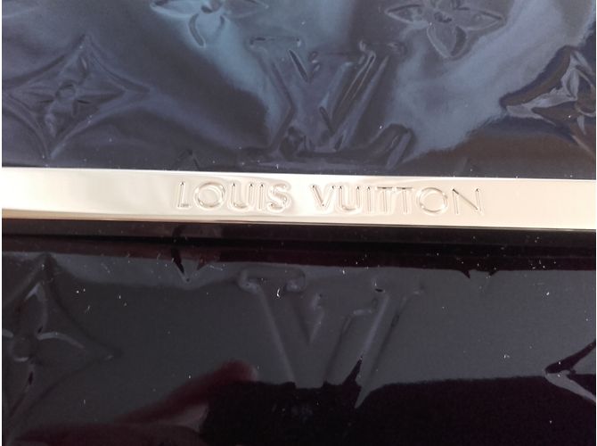 Louis Vuitton Rossmore Cartera de Charol Amaranto - vista 5