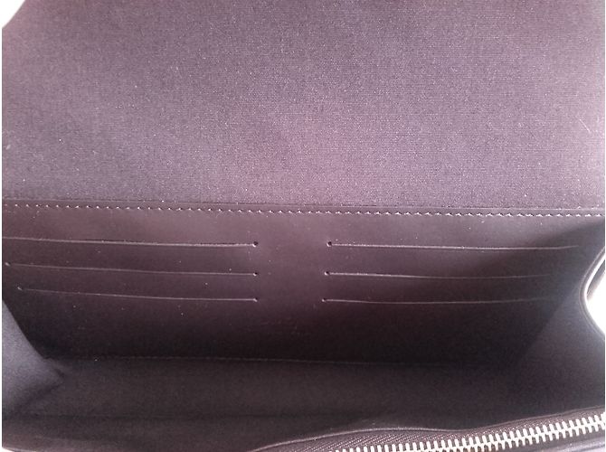 Louis Vuitton Rossmore Cartera de Charol Amaranto - vista 6