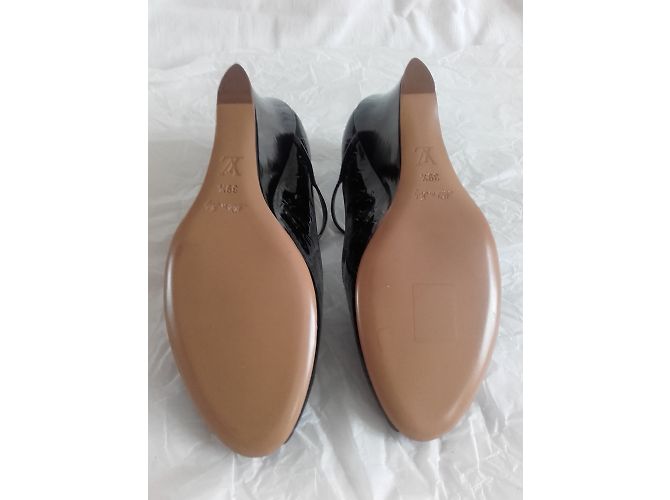Louis Vuitton Amarante Lackleder Monogramm Keilabsatz Pumps - Ansicht 5