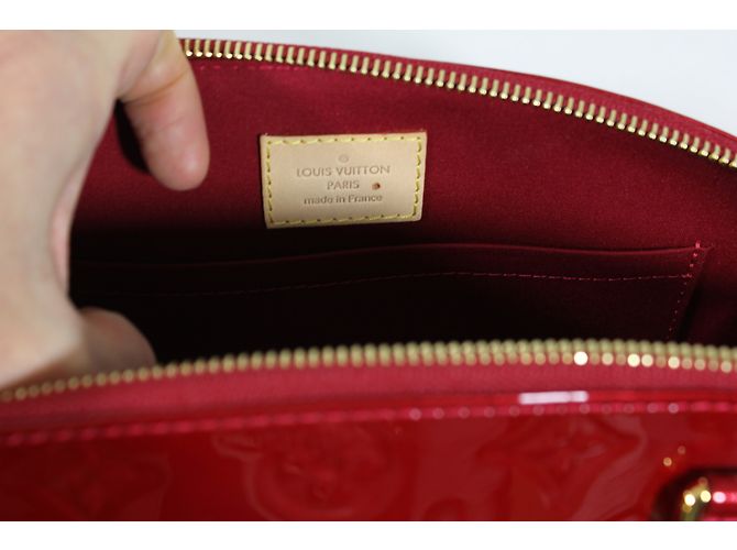 Louis Vuitton Sherwood PM Borsa a mano rossa in vernice Rosso - vista 7