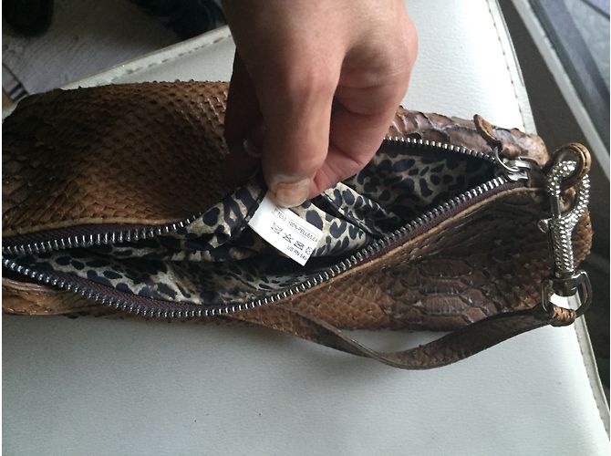 Autre Marque Bolso de piel de lagarto con hebilla de strass caramel Caramelo - vista 4
