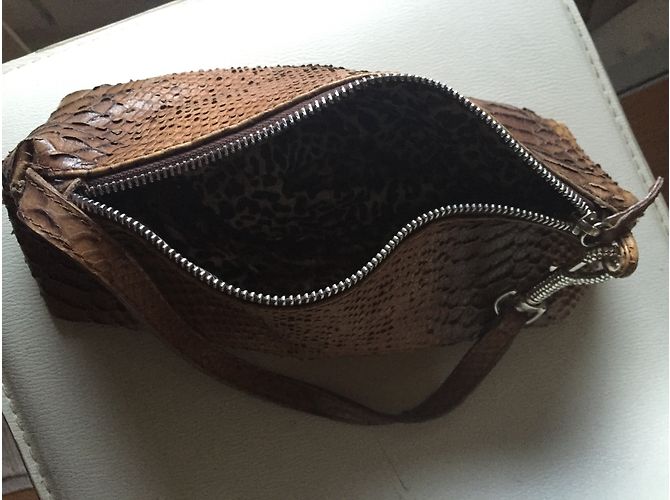 Autre Marque Bolso de piel de lagarto con hebilla de strass caramel Caramelo - vista 6