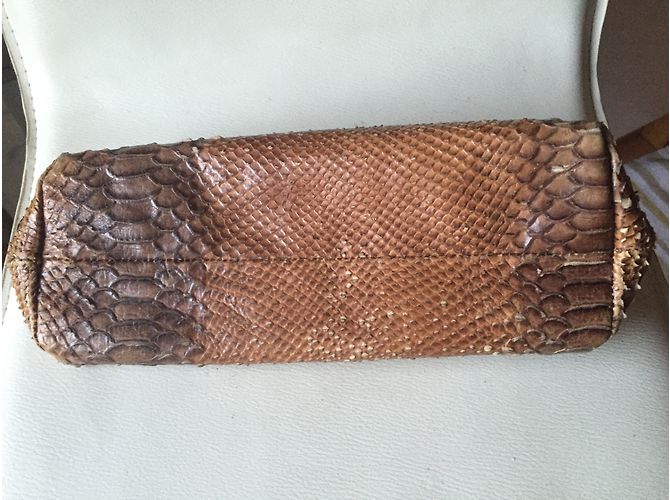Autre Marque Bolso de piel de lagarto con hebilla de strass caramel Caramelo - vista 3