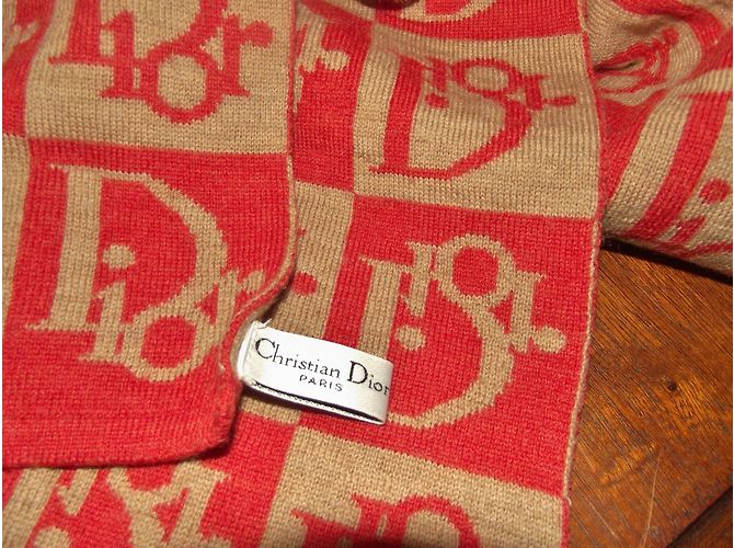 Dior Echarpe - vue 3