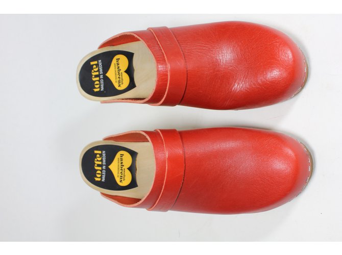 Swedish Hasbeens Clogs Red - view 2