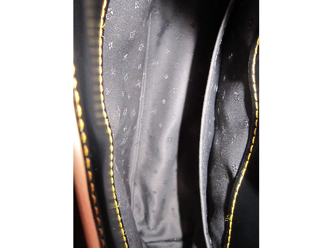 Borsa a tracolla Louis Vuitton Le Talentueux in pelle nera Nero - vista 9