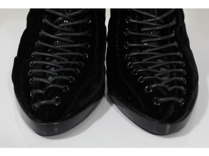 Stivali Givenchy in velluto nero con lacci - vista 3