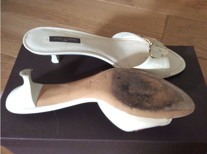 Louis Vuitton Mules Beige - vista 3