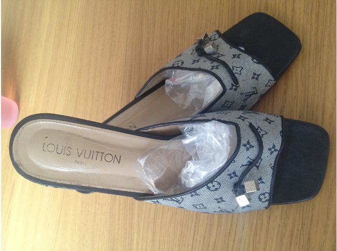 Louis Vuitton Mules aus Leder Grau Größe 40 - Ansicht 2