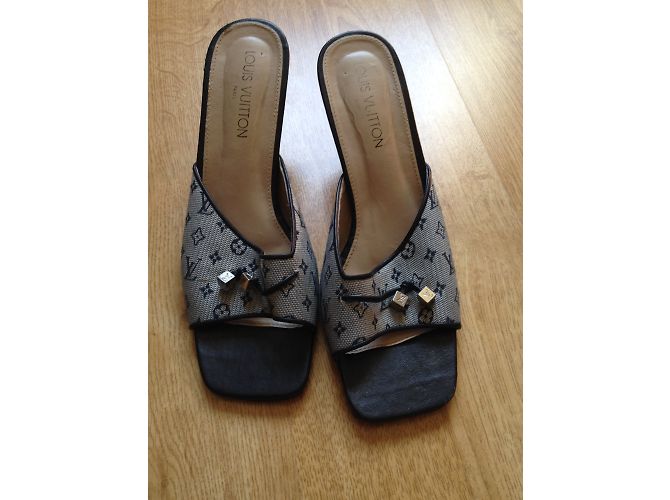 Louis Vuitton Mules aus Leder Grau Größe 40 - Ansicht 3