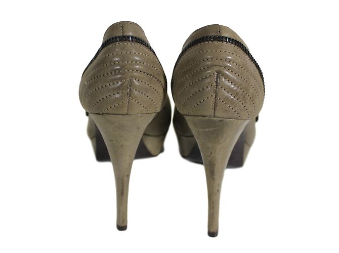Décolleté Guess a punta aperta in pelle taupe - vista 4